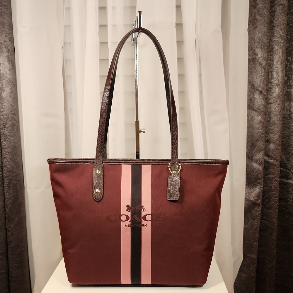 NWT Coach City Zip Tote Bag With Horse And Carriage
